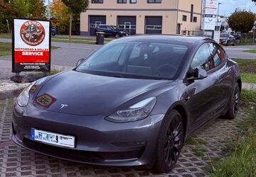 Tesla Model 3 84.800 km 29.999 &euro; Berlin 12679